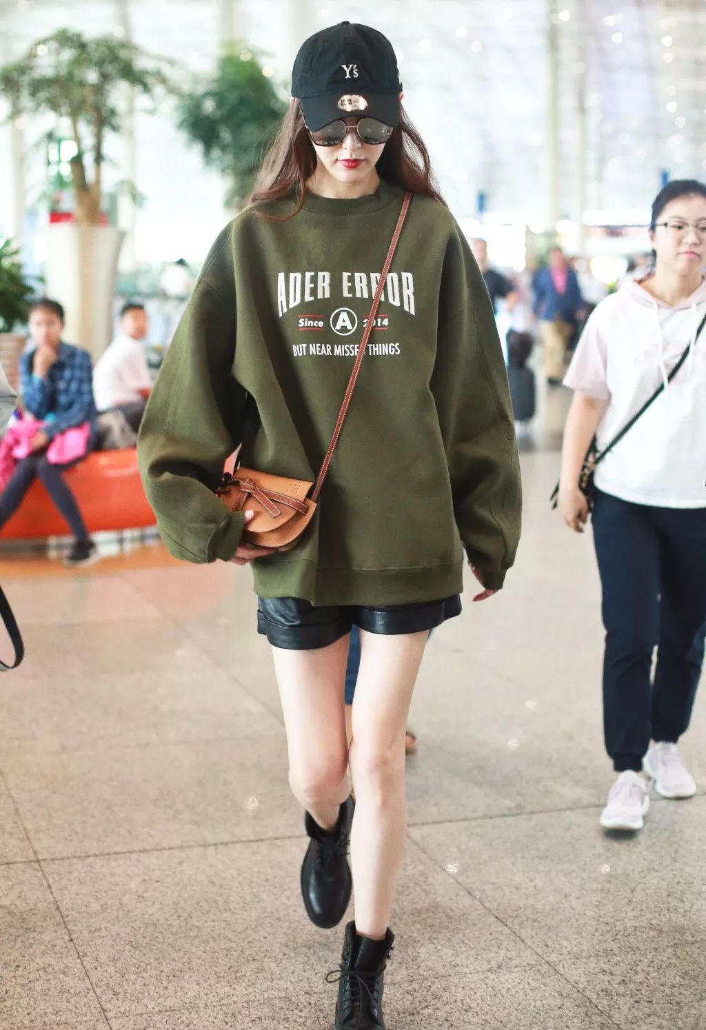 LOEWE 罗意威包2019必火?!还不是因为蔡依林、袁泉、唐嫣、杨幂等明星全都在背!