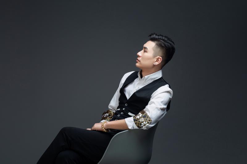 唱作歌手李俊男硬派诠释流行经典《寂寞才说爱》