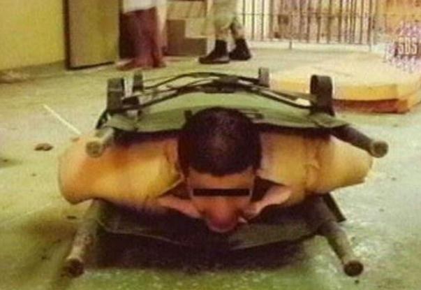 阿桑奇和曼宁曝光美军虐囚,丑闻女主角乃是问题女兵,战争何时消亡?