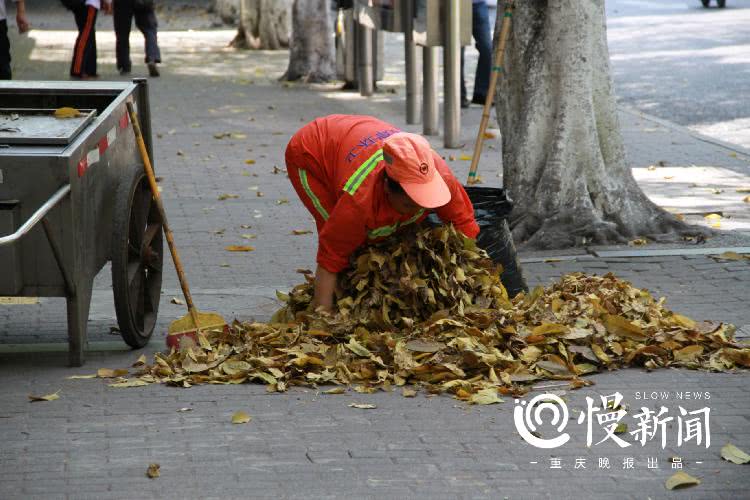 感谢环卫工人辛苦付出 重庆这群摩友自发建了个"爱心饮水点"