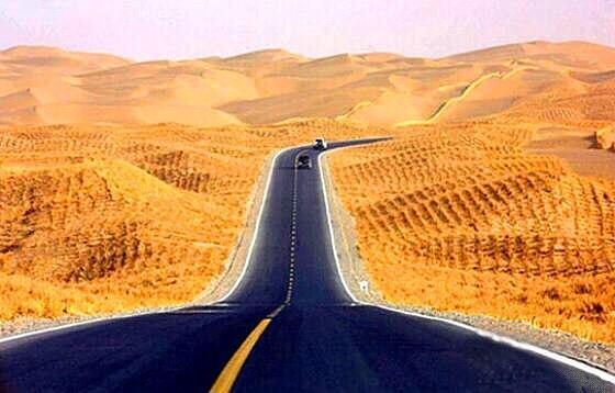 丝绸之路 | 库尔勒:500公里无人沙漠公路,你需要吃口香梨压压惊