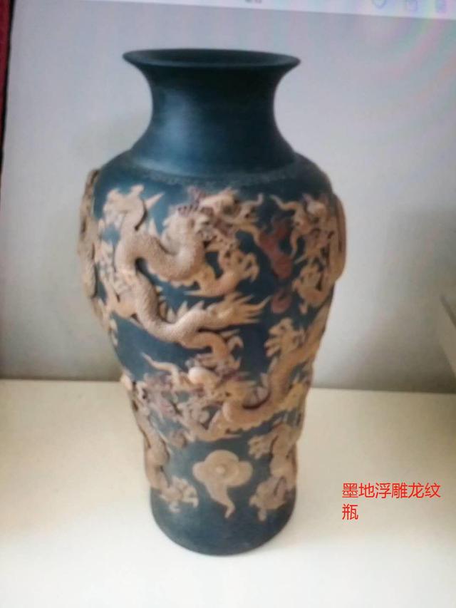 浅析墨地浮雕龙纹瓶