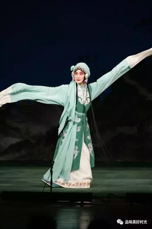 梅韵俊风 “吴氏青衣”神清骨俊 —— 记艺术大家吴汝俊的人生之梦