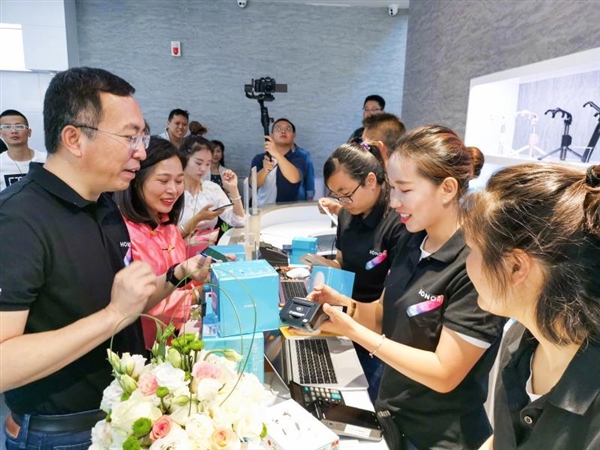 荣耀启动“二级火箭”战略：中国第二、全球第四