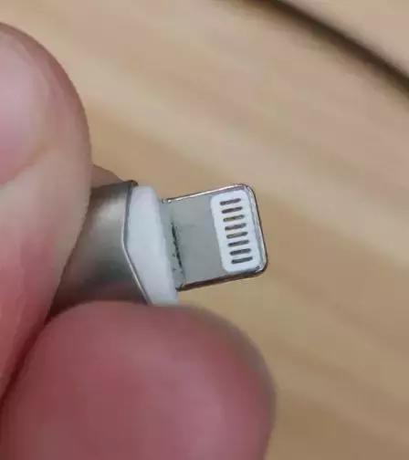 一直坏一直买的iPhone充电线，到底出了什么问题？