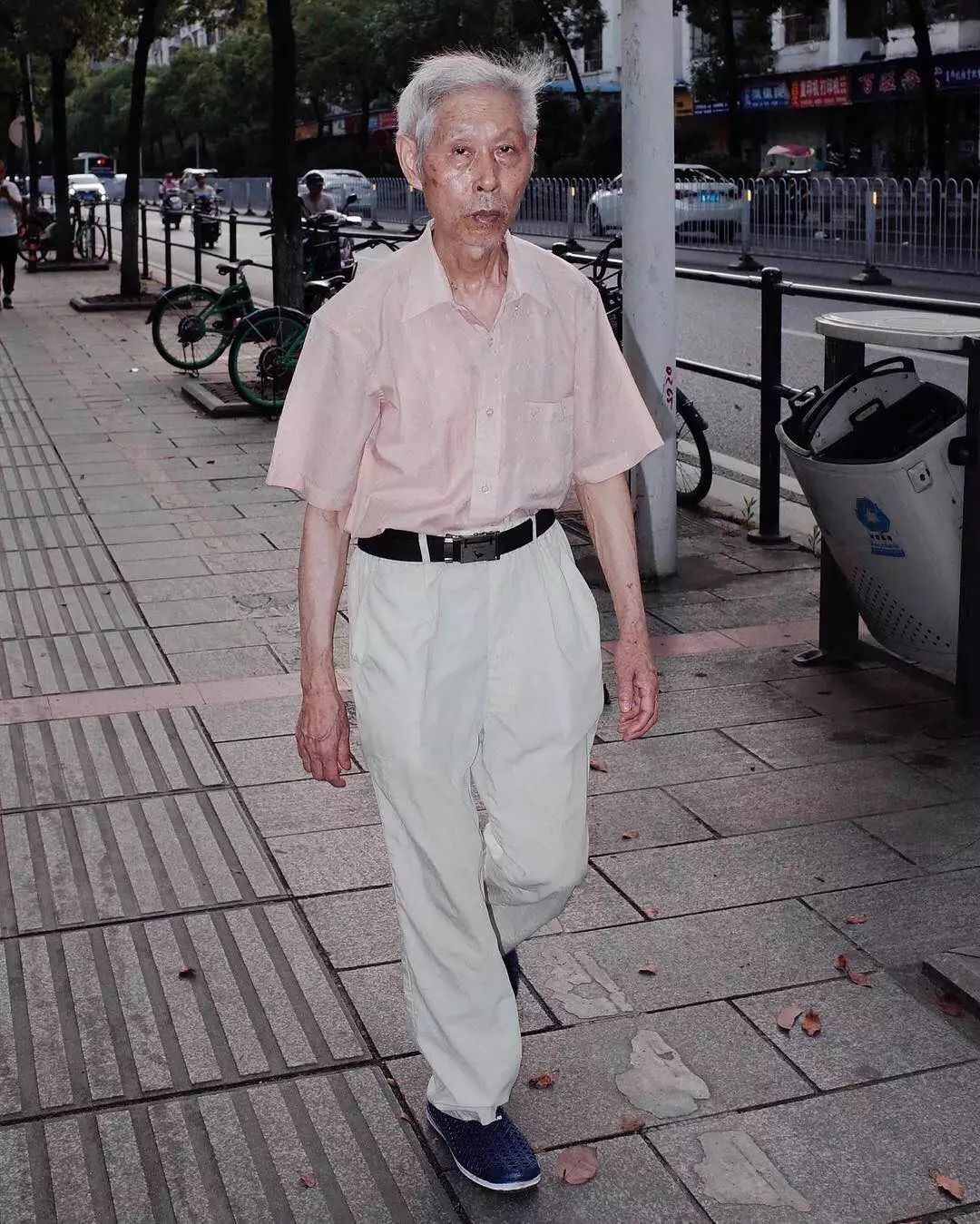 中国街头的「中老年审美」，比年轻人有趣多了