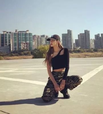 别学杨幂的半吊子swag穿搭，lisa和泫雅才是swag女王