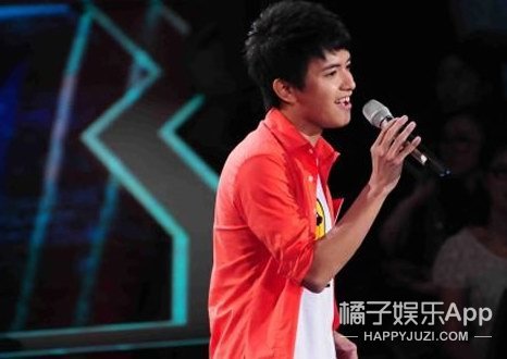 还记得2013届快乐男声饶威吗？他现在长这样啦！