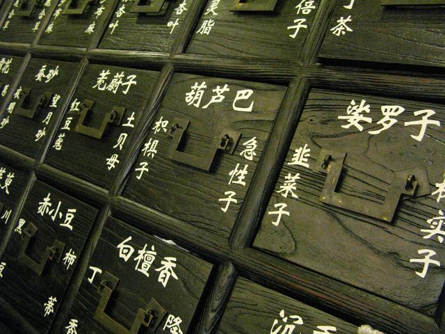 他花650万美元送女上名校,自家药品26次被预警,三年卖出113亿