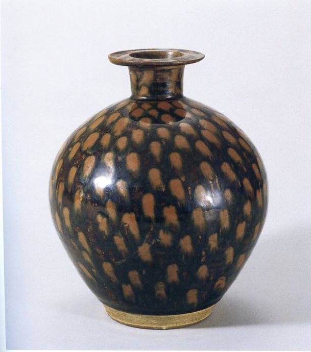 金代磁州窑黑釉点彩铁锈花梅瓶.jpg