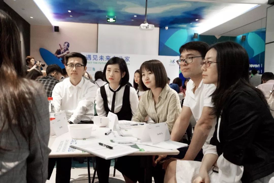 能得到真正的企业家、创业家的建议,对同学们来说是可遇不可求的机遇,在短短几十分钟的交流讨论中,大家热烈讨论、各发奇思。最终,企业家们对各个项目都提出了具有战略性高度和可执行性的好建议。