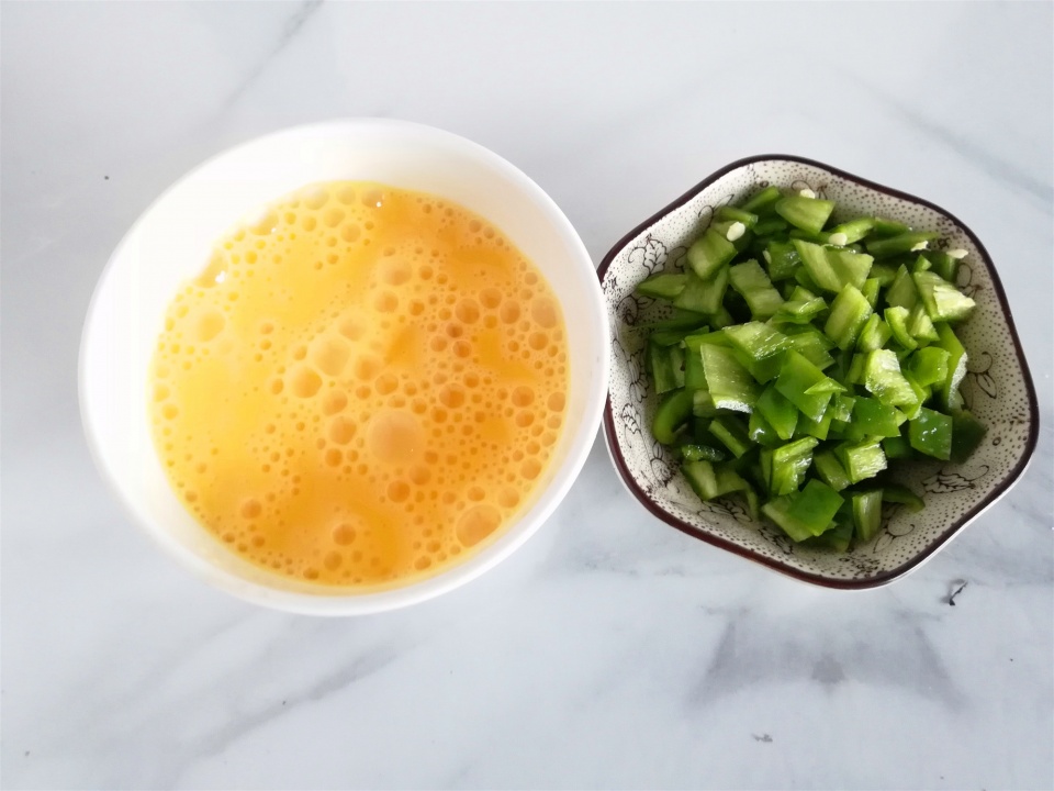 正宗东北味的农家菜“三烀一蒸”，少油绿色健康，原汁原味吃着香