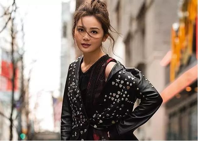 蔡卓妍晒房子背景，厨房面积也太小了！香港房子都这么小吗？
