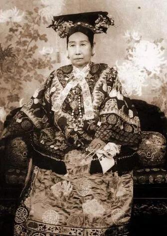 溥仪年幼,摄政王载沣为什么不自己当皇帝?