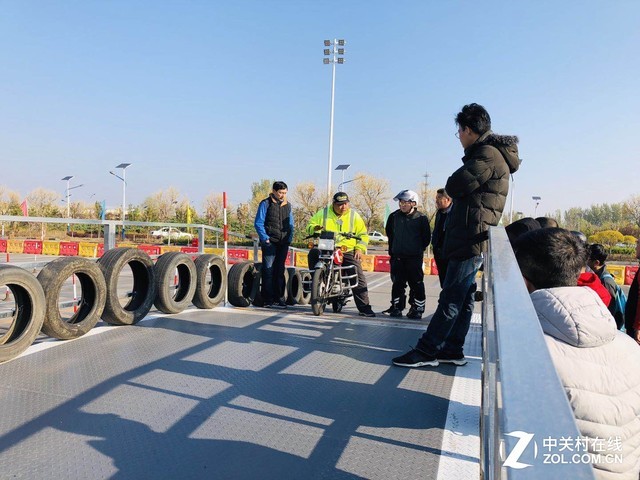 为解答摩托车驾照所有疑问 编辑亲自去考