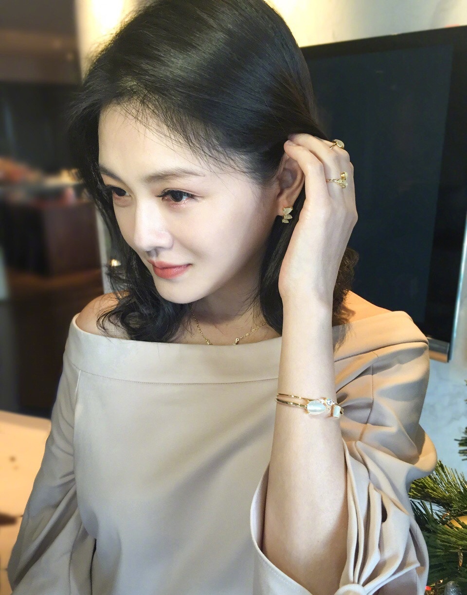 女明星都是天生丽质？比白人模特还白的蒋梦婕为了防晒真的拼了