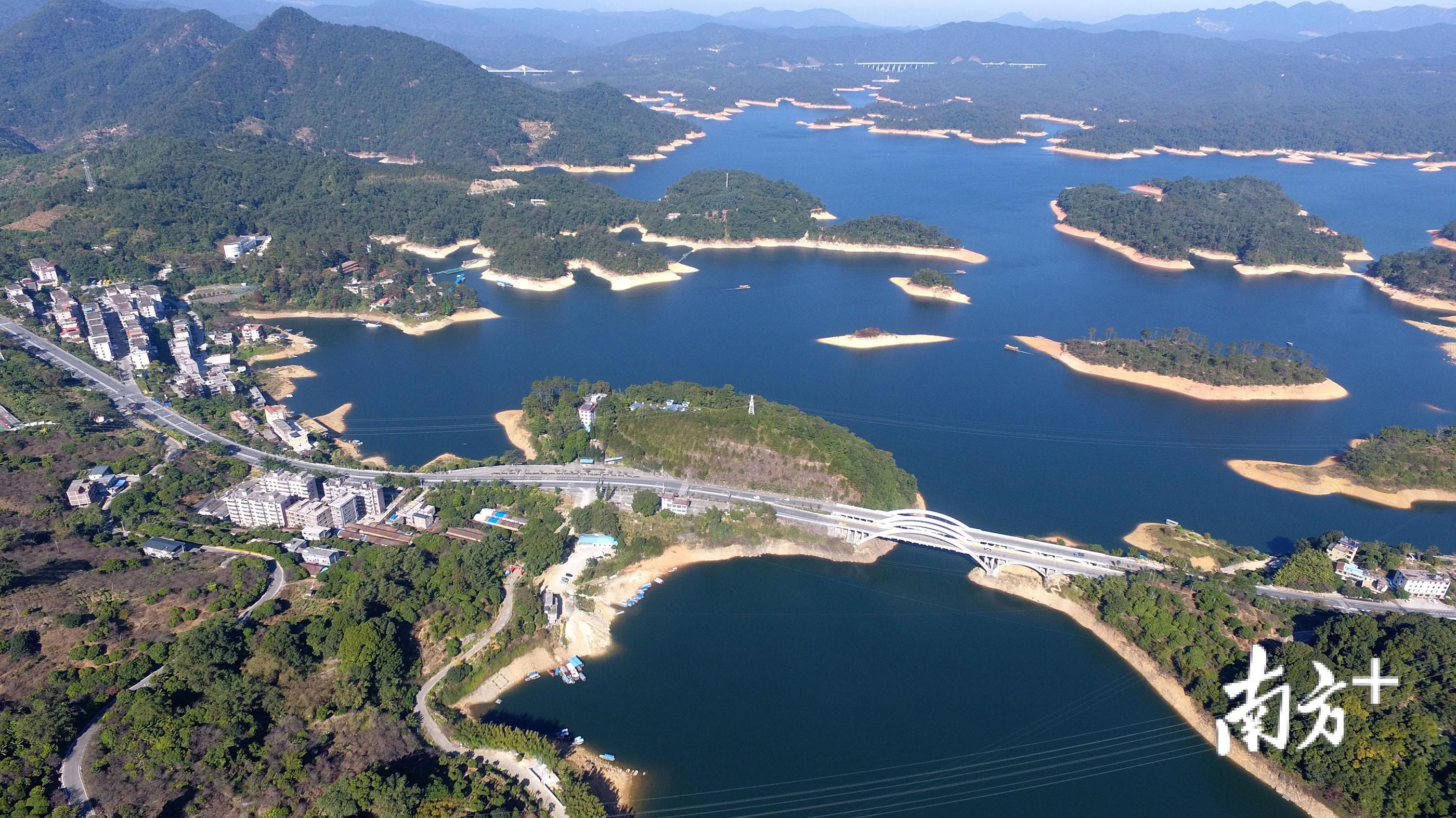 从化区流溪河水库碧水蓝天.