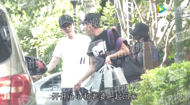 赵丽颖产后首现身，身材丰腴，这才是新手妈妈的样子