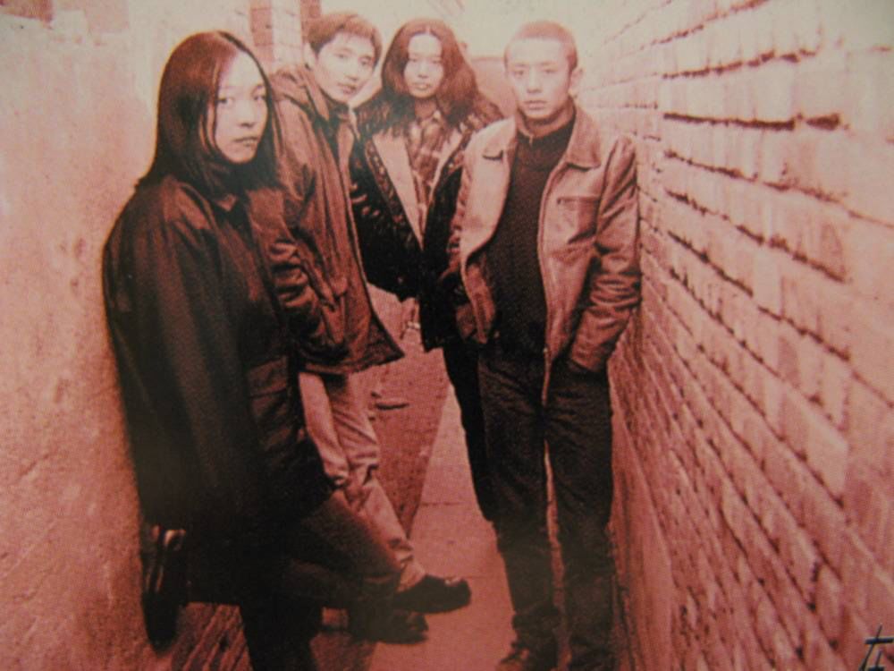 1994年，一个叫许巍的年轻人踏上了开往北京的列车…