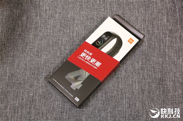 屏幕大升级！小米手环4开箱图赏