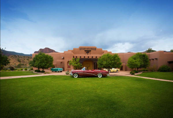 19亿买一座度假村还附赠50辆的古董车