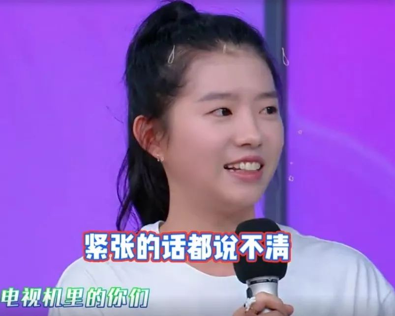 何蓝逗和张子枫,两个不到20岁的女明星都开始比年龄了