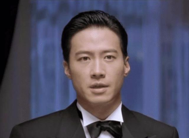 哪位明星最适合留大背头? 周润发潇洒, 万梓良霸气, 最后大哥风范