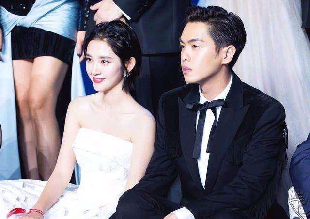 确定婚期后，张若昀和唐艺昕首现身，一起去摄影棚选婚纱照？