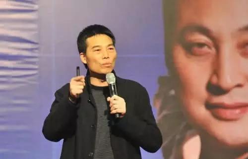 奶谁谁死,成龙大哥真的是广告界黄旭东?