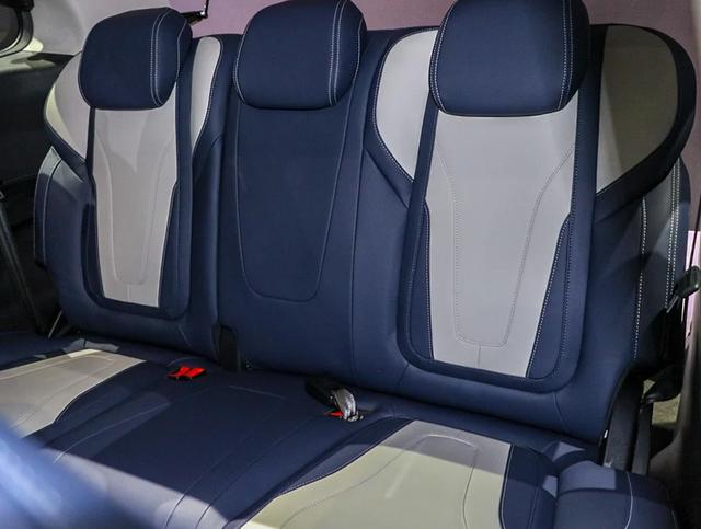 能竞争GL8的国产MPV，第二排座椅堪如头等舱，不是GM8