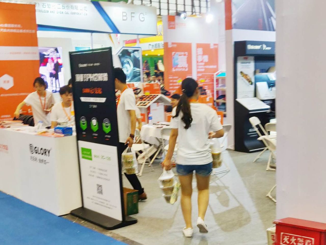 10万人涌入会展中心，一碗拉面获点赞：郑州给外地人的“见面礼”__凤凰网
