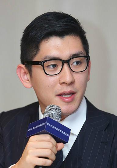 “最幸运”90后富豪 父母岳父都是百亿富豪 他坐飞机却只坐二等舱