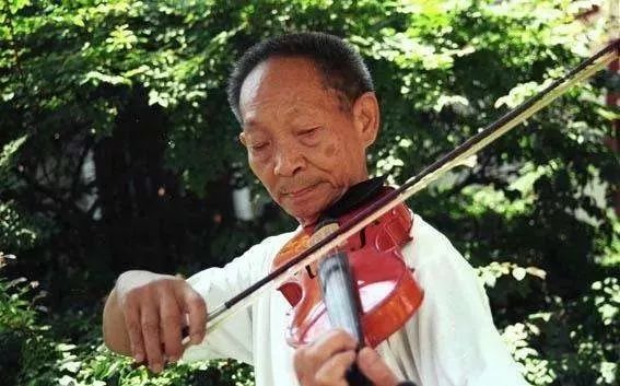 英语流利、俄语不差,会拉小提琴、跳踢踏舞……原来你是这样的袁隆平