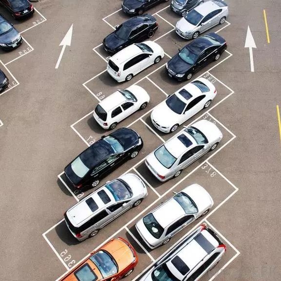 为什么中国人欢倒车入库，而美国人喜欢车头“扎”进去？