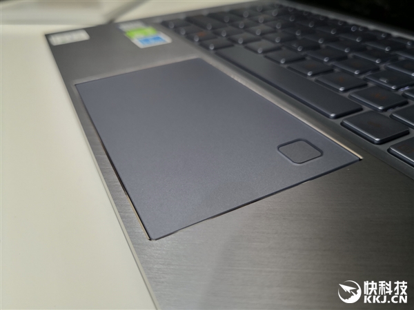 华硕发布灵耀X2 Pro：双4K屏、最高八核i9-9980HK
