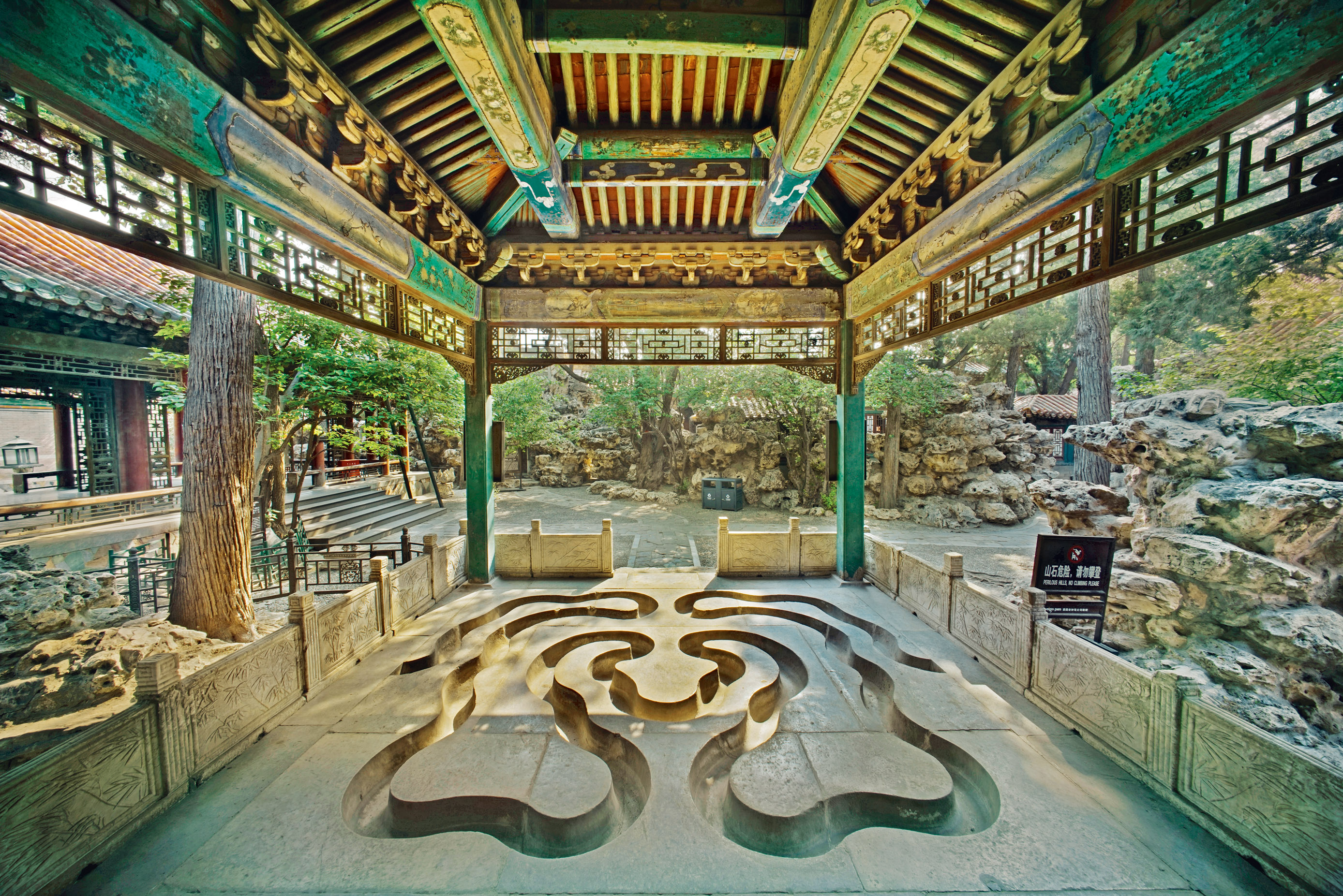 褉赏亭内的曲水流觞 任超摄