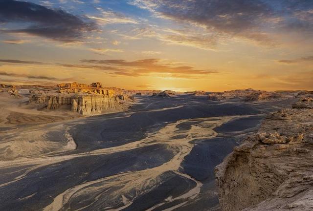 小河公主3800年前的迷人微笑,给世人留下了永恒的不解之谜。