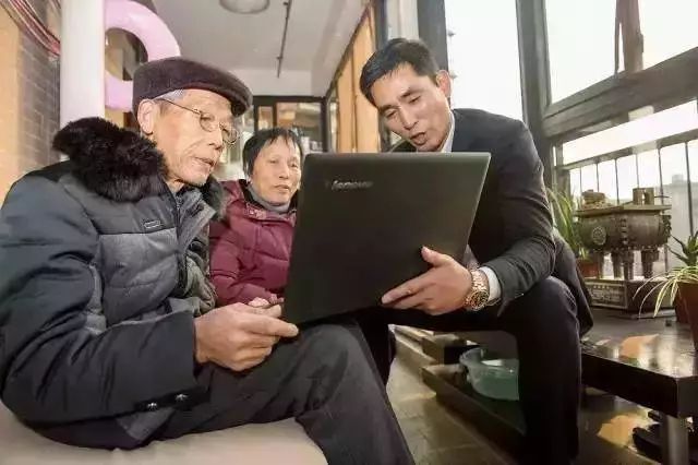 70岁患癌,他从南半球的8000米高空跳下,奇迹发生了……