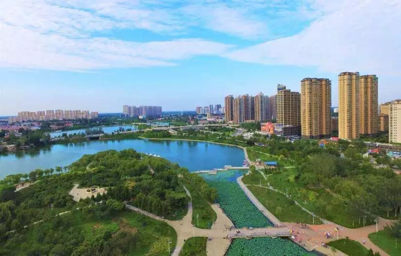 菏泽市: 到2035年,中心城区常住人口控制在260万人以内,城市建设用地