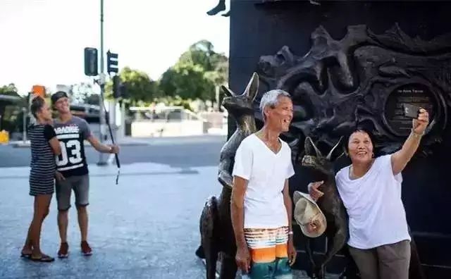 70岁患癌,他从南半球的8000米高空跳下,奇迹发生了……