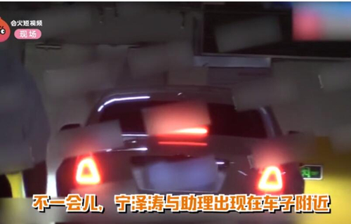 宁泽涛女友正面照曝光，开着豪车面容十分显老！
