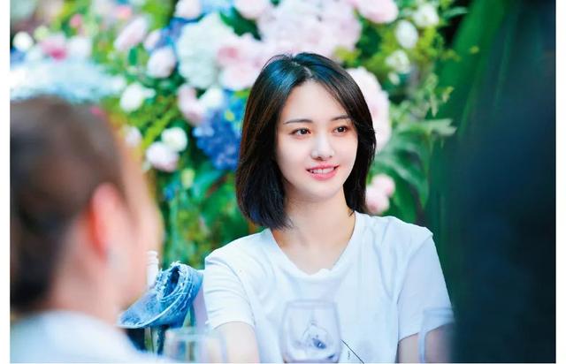 郑爽开启另一种状态：我希望能带给人能量