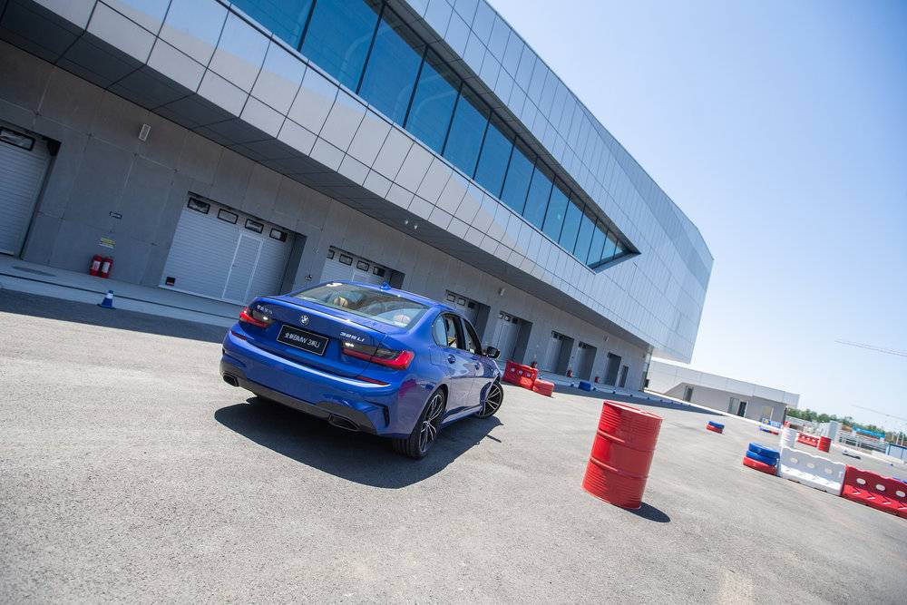 沸腾了 44 年，新 3 系想静静