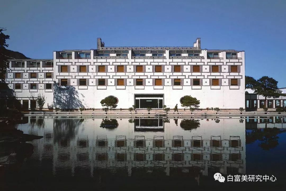 The only family that has been rich for more than 15 generations, at the age of 22, she lay down and crushed half of the celebrity circle.