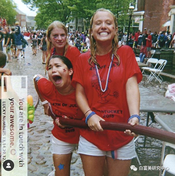 The only family that has been rich for more than 15 generations, at the age of 22, she lay down and crushed half of the celebrity circle.