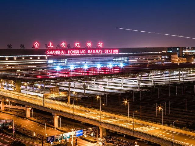 上海虹桥站是 亚洲最大的高铁站之一