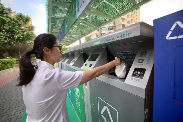 北京开始垃圾分类“大战”，人脸识别AI垃圾桶首秀成功