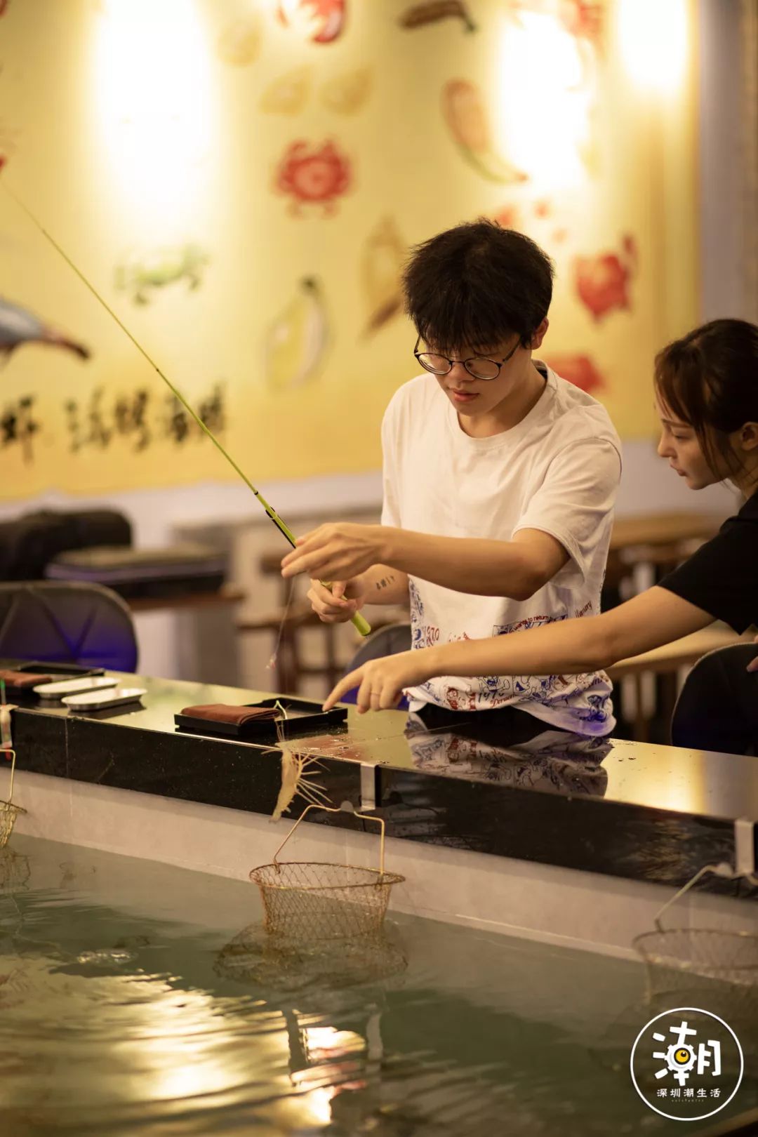 闺蜜组队,全家总动员 就算自己来,也能和对面"斗杆" 等你钓完一桶虾