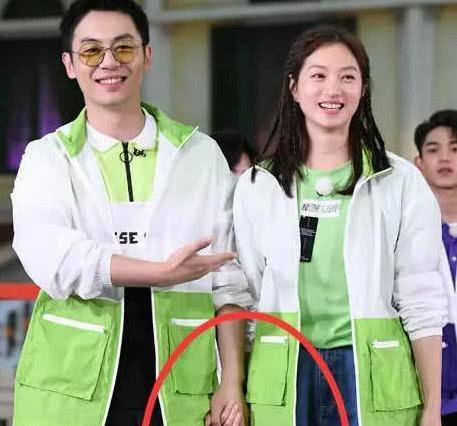 朱亚文罕见带妻子上《跑男》,全程拉手秀恩爱,素颜出镜秒杀baby