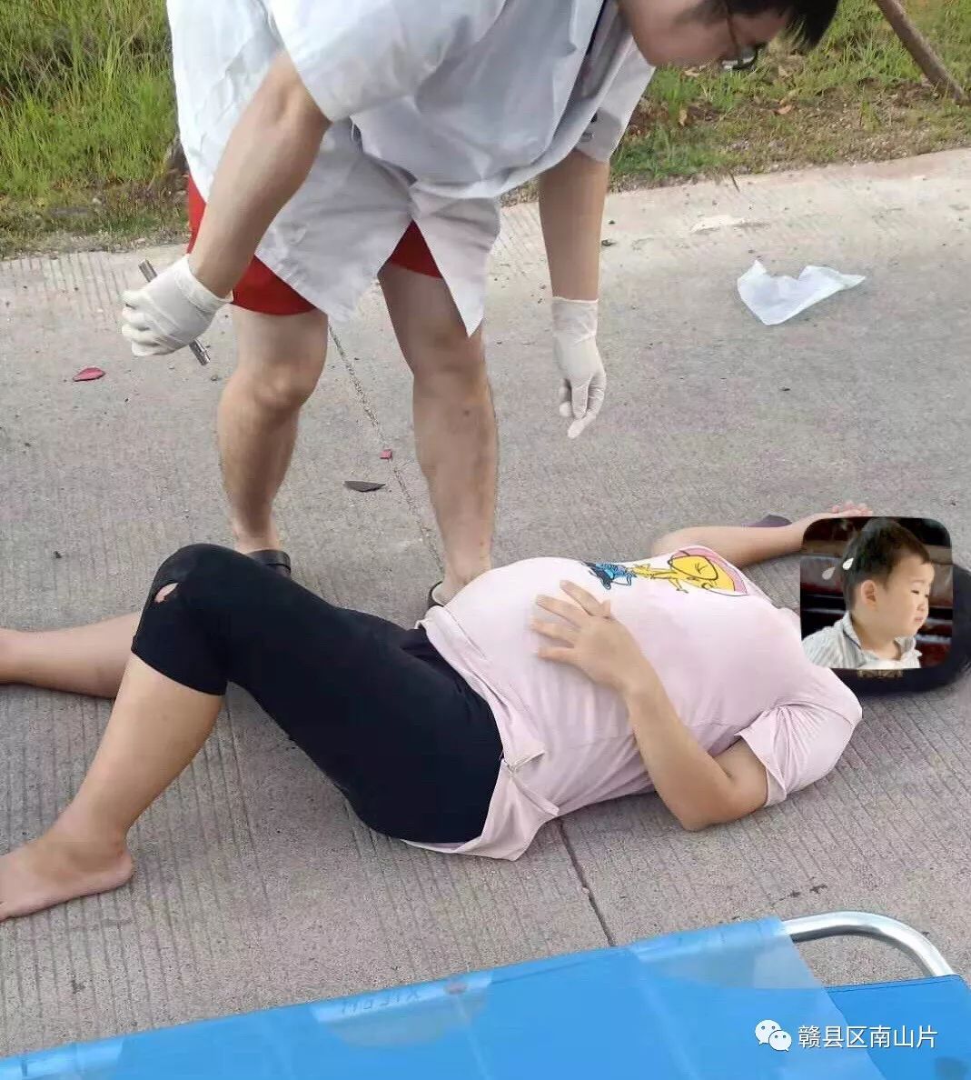 据知情人士透露,当时驾驶摩托车搭乘一怀孕八个月的妇女